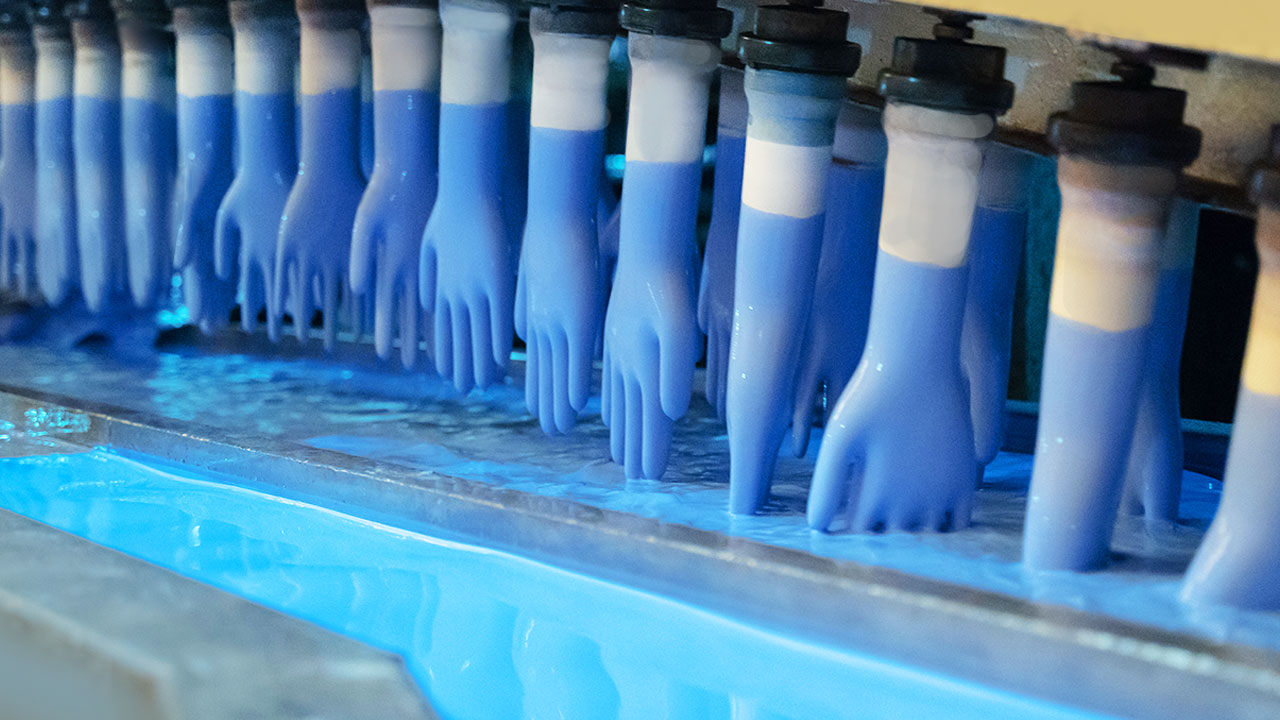 Nitrile Gloves Guide: Benefits and Material Properties