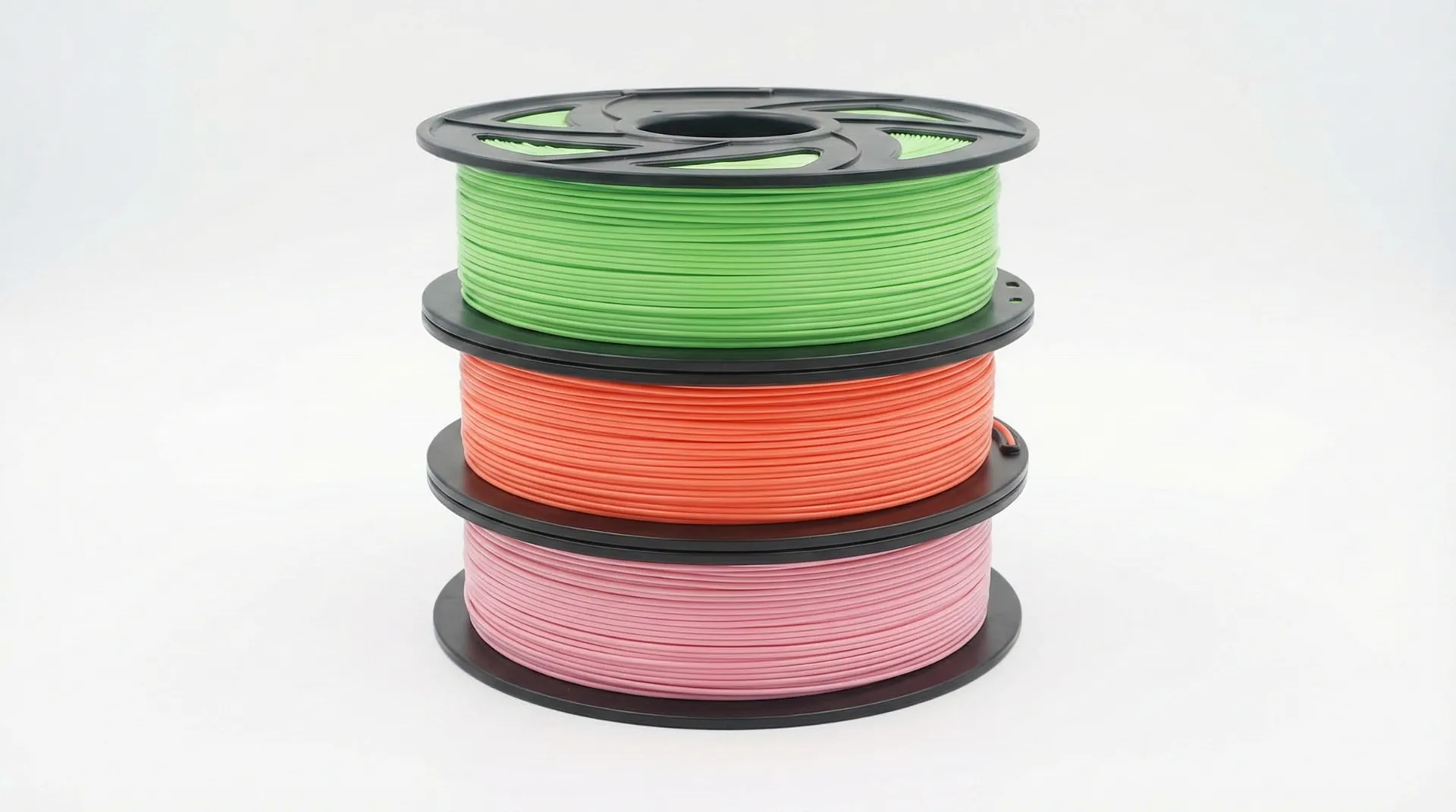 Colored 3D printer filament produced by the extrusion line